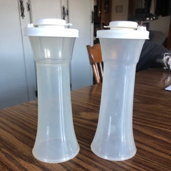 Tupperware S & P Shakers - Picture 1 of 2